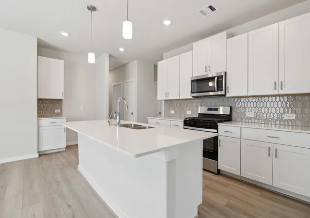 Photo 2 of Single family home for sale at 5605 Andesine Dr, Houston, TX 77048 | MLS# 95404211 | Listing updated on 2026-09-15