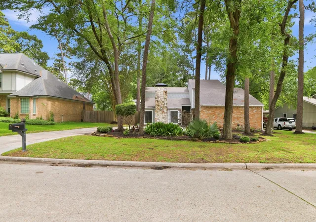 Photo 3 of Single family home for sale at 2119 Woodstream Dr, Kingwood, TX 77339 | MLS# 26689279 | Listing updated on 2026-09-18
