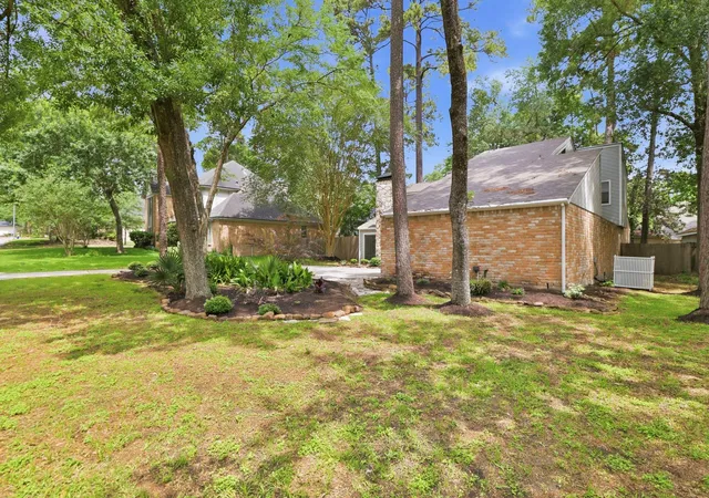 Photo 3 of Single family home for sale at 2119 Woodstream Dr, Kingwood, TX 77339 | MLS# 26689279 | Listing updated on 2026-09-18