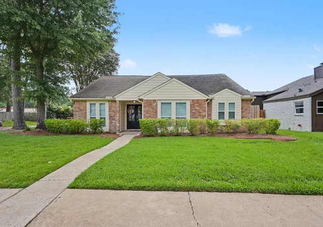 Photo 2 of Single family home for sale at 15038 Rose Valley Dr, Houston, TX 77070 | MLS# 24838778 | Listing updated on 2026-09-21