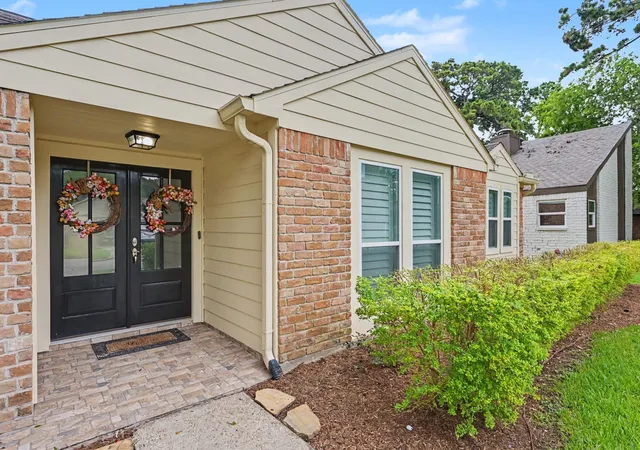 Photo 4 of Single family home for sale at 15038 Rose Valley Dr, Houston, TX 77070 | MLS# 24838778 | Listing updated on 2026-09-21