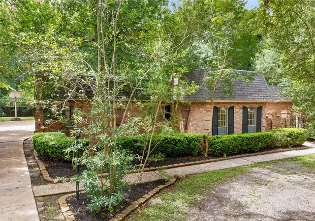 1st image of 1216 Oak Hollow Dr, Dickinson, TX 77539 | MLS# 12247443