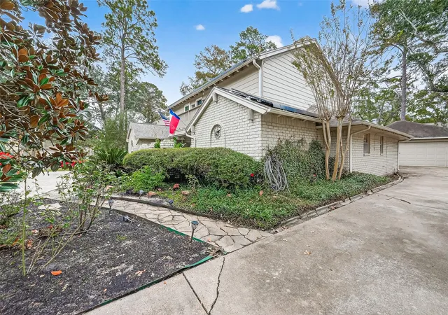 Photo 3 of Single family home for sale at 5711 Bermuda Dunes Dr, Houston, TX 77069 | MLS# 16785386 | Listing updated on 2026-09-07