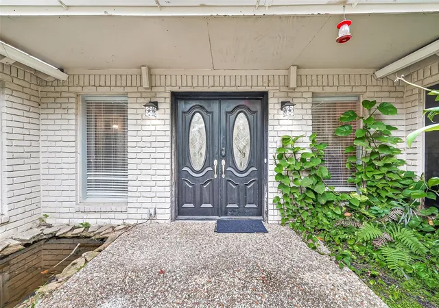 Photo 4 of Single family home for sale at 5711 Bermuda Dunes Dr, Houston, TX 77069 | MLS# 16785386 | Listing updated on 2026-09-07