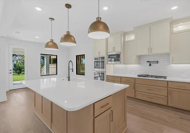 2nd image of 1918 Cathedral Bend Dr, Missouri City, TX 77459 | MLS# 85280480