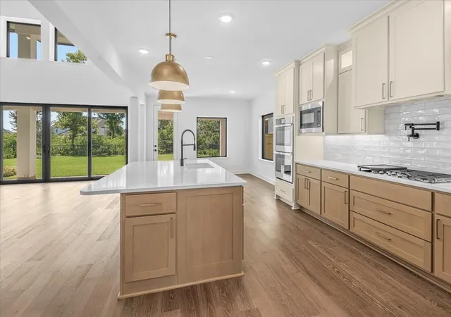 Photo 3 of Single family home for sale at 1918 Cathedral Bnd Dr, Missouri City, TX 77459 | MLS# 85280480 | Listing updated on 2026-09-13