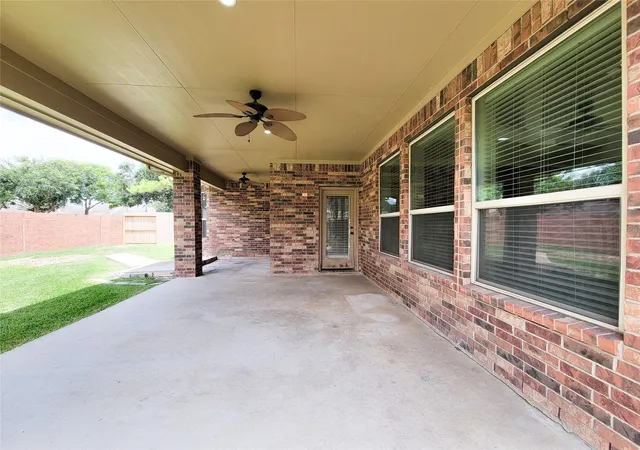Photo 3 of Single family home for sale at 2210 Pearl Bay Ct, Pearland, TX 77584 | MLS# 822587 | Listing updated on 2026-07-26