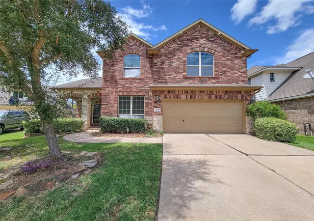 Photo 3 of Single family home for sale at 2210 Pearl Bay Ct, Pearland, TX 77584 | MLS# 822587 | Listing updated on 2026-07-26