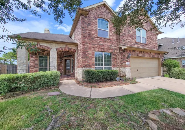 Photo 4 of Single family home for sale at 2210 Pearl Bay Ct, Pearland, TX 77584 | MLS# 822587 | Listing updated on 2026-07-26