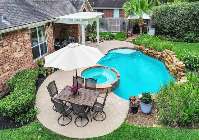 2nd image of 1014 Longdraw Dr, Katy, TX 77494 | MLS# 92632280