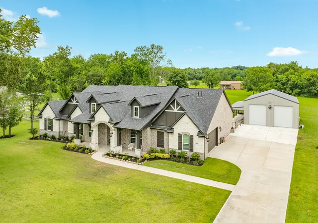 Photo 1 of Single family home for sale at 902 Redbird Ct, Angleton, TX 77515 | MLS# 75625325 | Listing updated on 2026-09-21