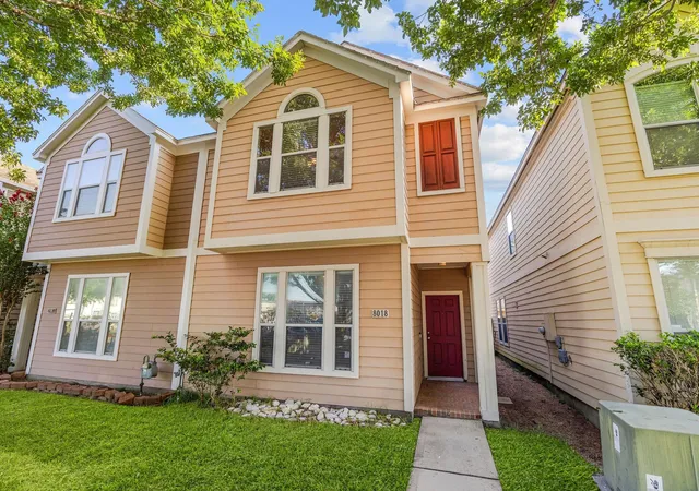 Photo 2 of Townhouse for sale at 8018 Grow Ln, Houston, TX 77040 | MLS# 67459075 | Listing updated on 2026-07-16