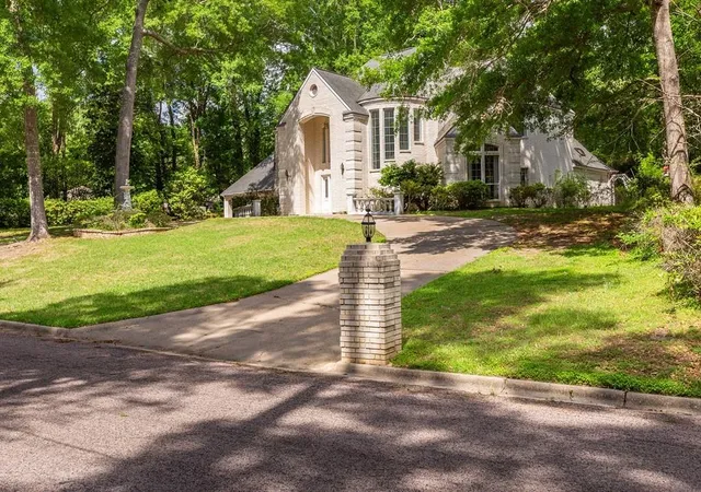 2nd image of 555 Willow Dr, Jasper, TX 75951 | MLS# 4554283