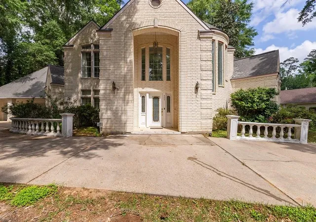 Photo 3 of Single family home for sale at 555 Willow Dr, Jasper, TX 75951 | MLS# 4554283 | Listing updated on 2026-08-19