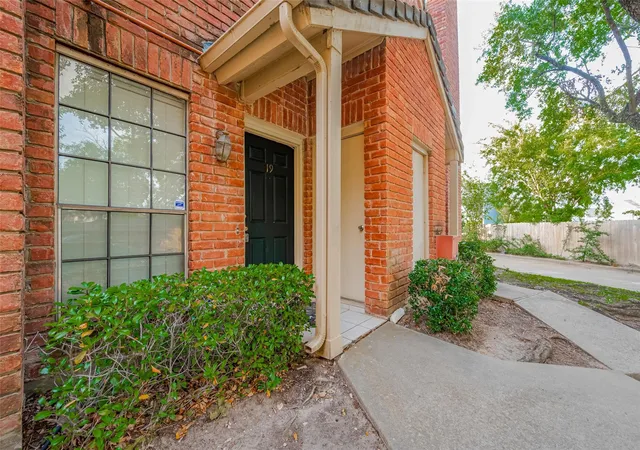 3rd image of 2211 S Kirkwood Rd #19, Houston, TX 77077 | MLS# 10239719
