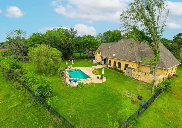 2nd image of 10863 Bourbon St, Willis, TX 77318 | MLS# 45074120