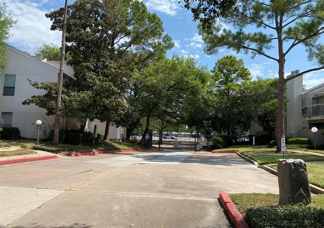 Photo 4 of Condo for sale at 7900 N Stadium Dr #21, Houston, TX 77030 | MLS# 21053205 | Listing updated on 2026-08-28