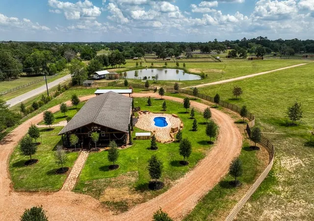 2nd image of 35418 Tompkins Rd, Hempstead, TX 77445 | MLS# 52757733