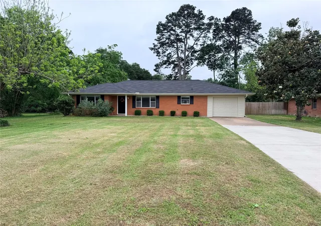 Homes for sale in Huntsville, TX | 2111 Bush Dr, Huntsville, TX 77320 | MLS# 55235505