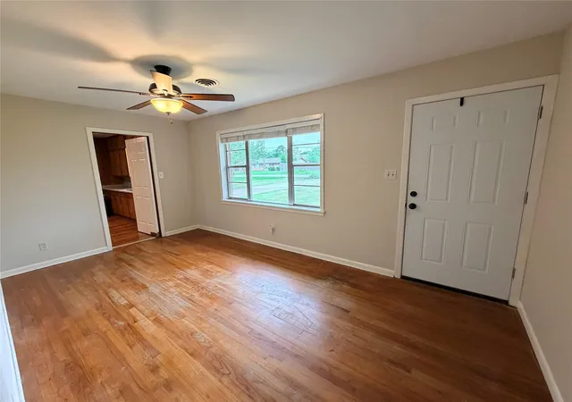 3rd image of 2111 Bush Dr, Huntsville, TX 77320 | MLS# 55235505