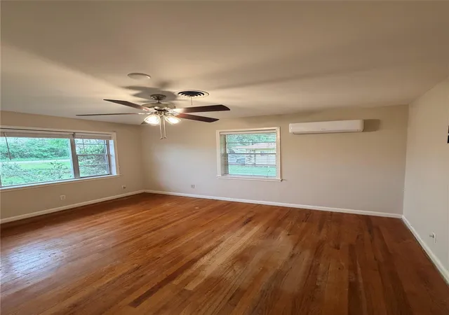 4th image of 2111 Bush Dr, Huntsville, TX 77320 | MLS# 55235505