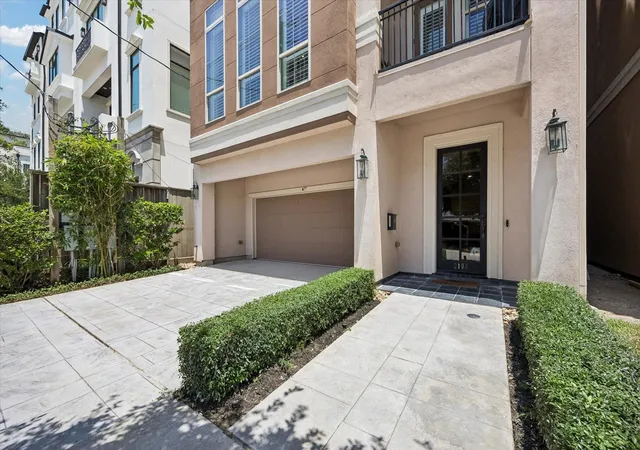 3rd image of 2105 Argonne St, Houston, TX 77019 | MLS# 22148521