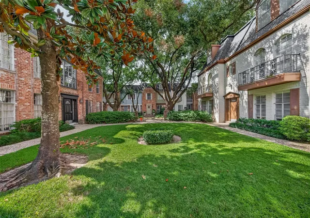 2nd image of 527 N Post Oak Ln, Houston, TX 77024