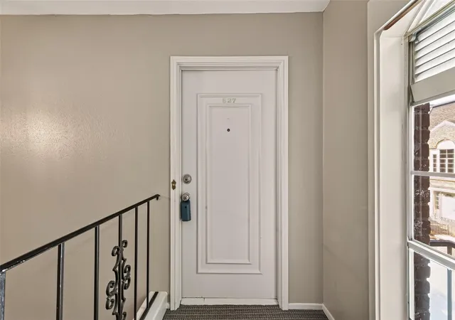 3rd image of 527 N Post Oak Ln #527, Houston, TX 77024 | MLS# 82609273