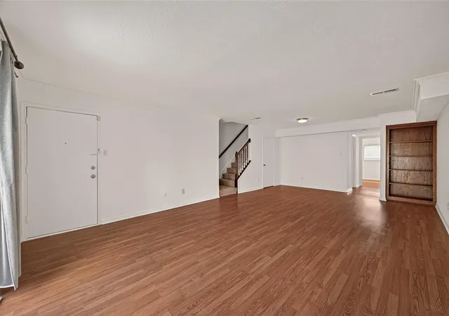 5th image of 527 N Post Oak Ln #527, Houston, TX 77024 | MLS# 82609273