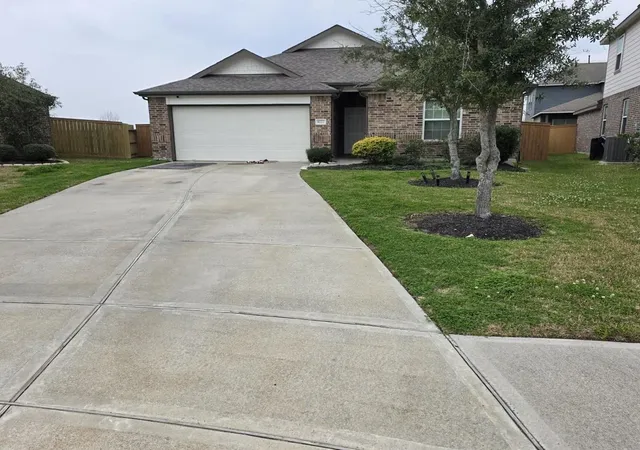 Photo 1 of Sale Pending at 9222 Melmack Dr, Rosharon, TX 77583 | MLS# 54904745 | Listing updated on 2026-09-25