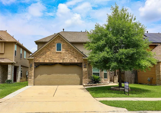 Photo 1 of Single family home for sale at 15631 S Fall Fern Cir, Houston, TX 77044 | MLS# 4626038 | Listing updated on 2026-09-01