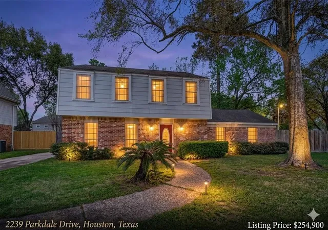 Photo 3 of Sale Pending at 2239 Parkdale Dr, Kingwood, TX 77339 | MLS# 42977985 | Listing updated on 2026-09-02