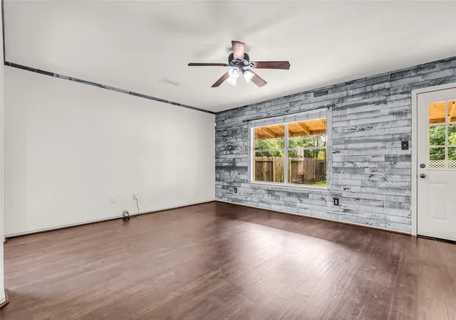 Photo 4 of Single family home for sale at 9738 Gulfstream Dr, Conroe, TX 77303 | MLS# 24074873 | Listing updated on 2026-09-15