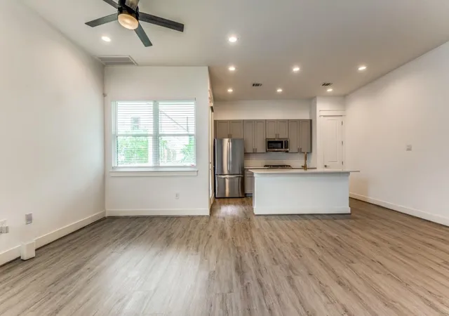 3rd image of 728 E 38Th St, Houston, TX 77022 | MLS# 93178409