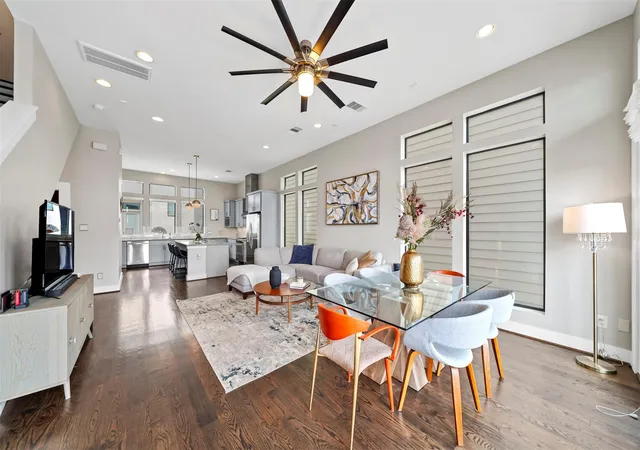 4th image of 2106 Sabine St, Houston, TX 77007 | MLS# 49259419