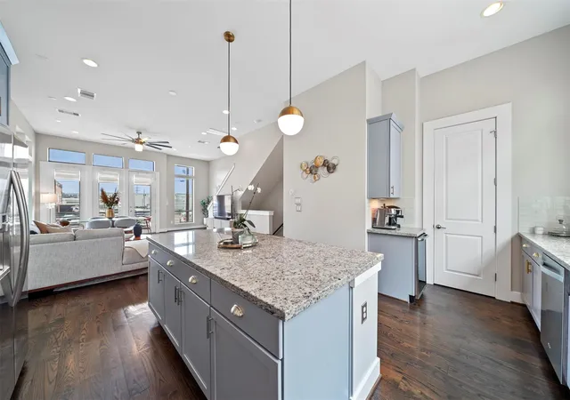 5th image of 2106 Sabine St, Houston, TX 77007 | MLS# 49259419