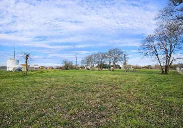 3rd image of 0 Meadowlark Dr, Baytown, TX 77523 | MLS# 45224382