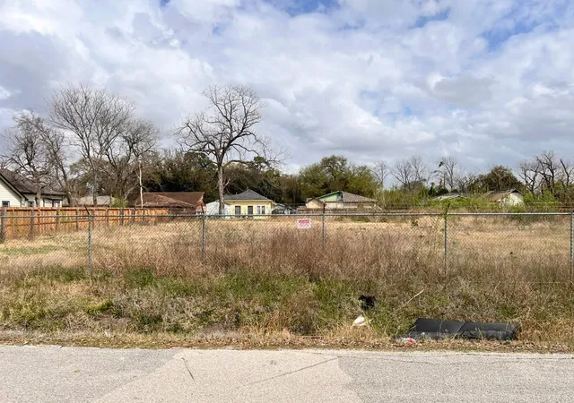 2nd image of 000 Los Angeles St, Houston, TX 77026 | MLS# 3847892