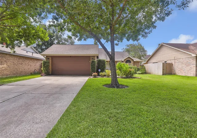 Photo 3 of Single family home for sale at 3734 Village Grv Dr, Humble, TX 77396 | MLS# 46634470 | Listing updated on 2026-09-13