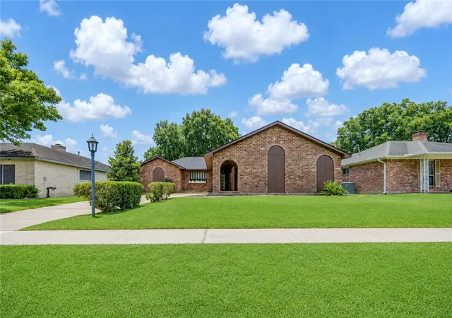 Photo 1 of Single family home for sale at 10526 Sageberry Dr, Houston, TX 77089 | MLS# 73421936 | Listing updated on 2026-09-17
