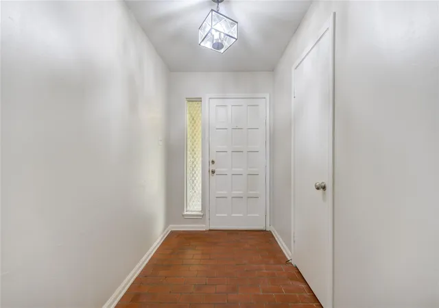 Photo 4 of Single family home for sale at 10526 Sageberry Dr, Houston, TX 77089 | MLS# 73421936 | Listing updated on 2026-09-17