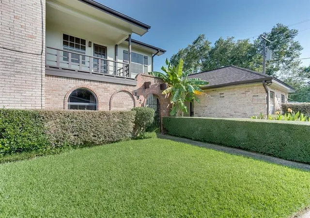 2nd image of 1326 Town Circle Circle #1, Baytown, TX 77520 | MLS# 44082310