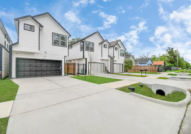 Photo 3 of Single family home for sale at 4124 Dorchester St, Houston, TX 77016 | MLS# 32826009 | Listing updated on 2026-08-02