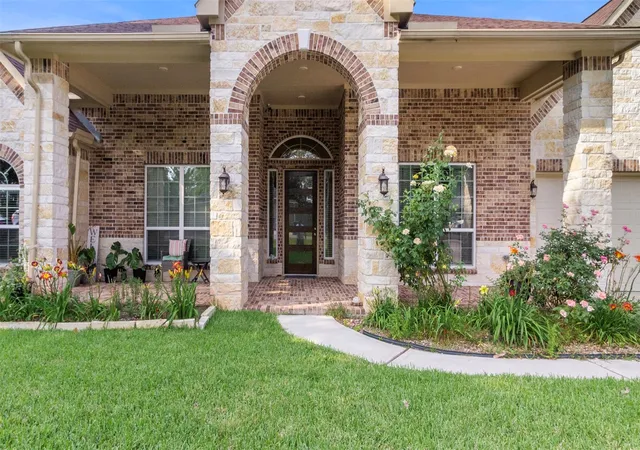 2nd image of 13336 Lake Breeze Ln, Willis, TX 77318 | MLS# 39141361