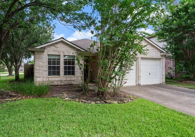Homes for sale in Tomball, TX | 19307 Royal Isle Dr, Tomball, TX 77375 | MLS# 64454941