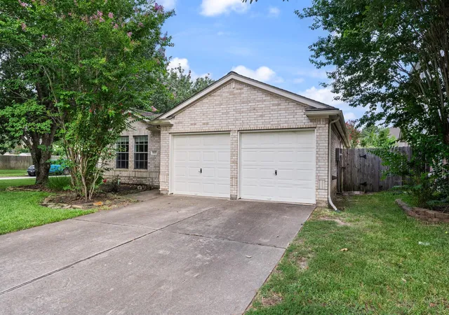 Homes for sale in Tomball, TX | 19307 Royal Isle Dr, Tomball, TX 77375 | MLS# 64454941