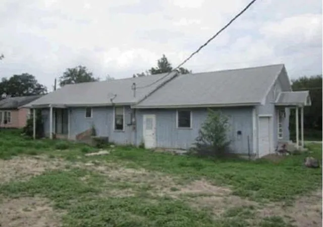 2nd image of 1603 Hackberry St, Three Rivers, TX 78071 | MLS# 50302898