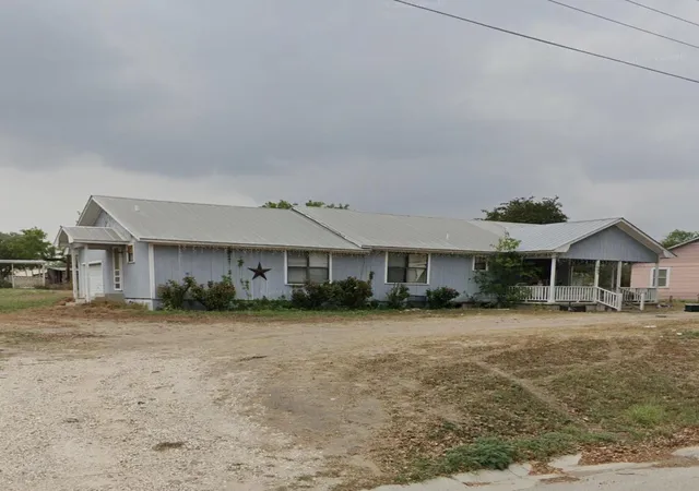 4th image of 1603 Hackberry St, Three Rivers, TX 78071 | MLS# 50302898