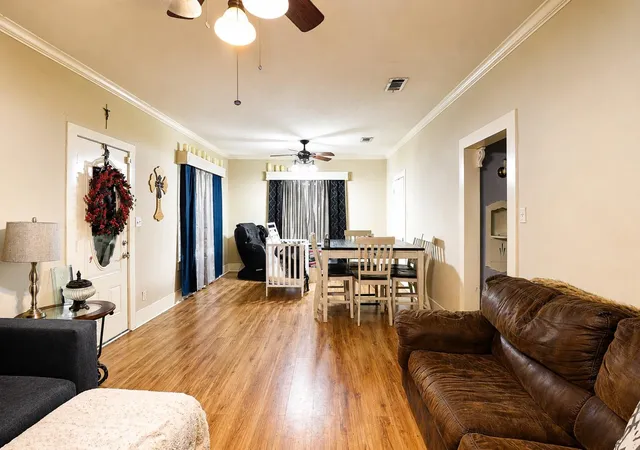 4th image of 315 S Johnson St, Alvin, TX 77511 | MLS# 74591781