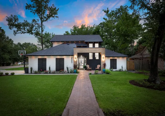 Photo 1 of Sale Pending at 2003 Longstraw Pl, The Woodlands, TX 77380 | MLS# 60050886 | Listing updated on 2026-09-02